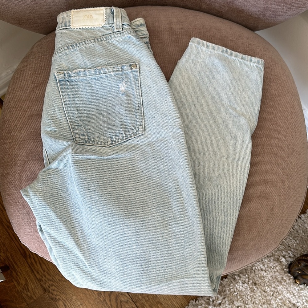 Distressed Jeans - Picture 6 of 7